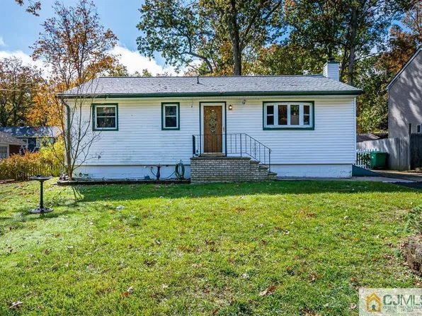 99 Solomon St, Howell, NJ 07731