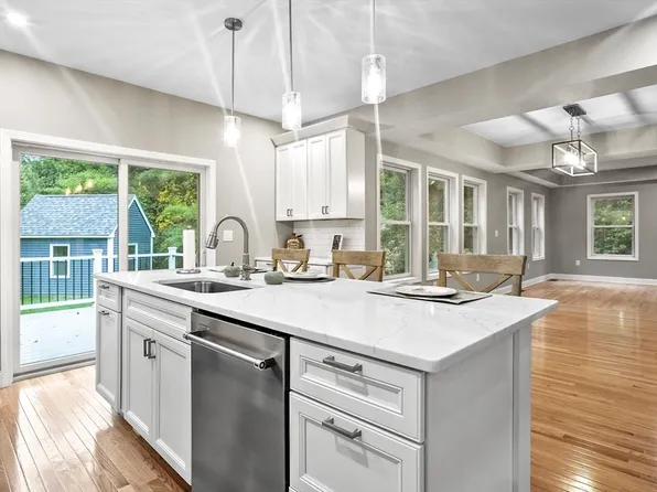 109 Park Rd, Chelmsford, MA 01824