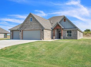 2441 W King Ln, Claremore, OK 74019