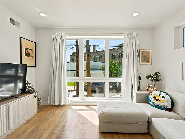 1729 Francis St #1 — Photo 11
