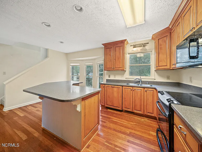 300 Clearfield Ln — Photo 6