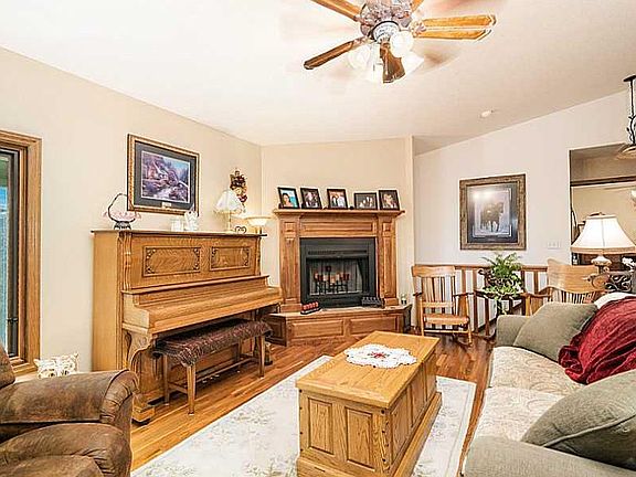 3rd image of 2263 Rosebud Dr