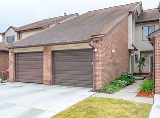 6689 Ridgefield Cir APT 203, West Bloomfield, MI 48322