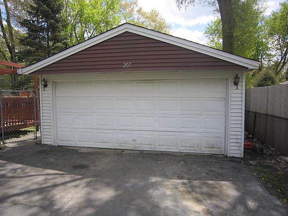 4th image of 207 Oakwood Dr
