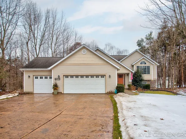 6415 Palmetto Ct, Saugatuck, MI 49453