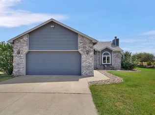 8620 N Ross Ave, Valley Center, KS 67147