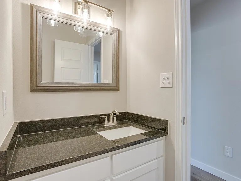 305 Bentley Dr — Photo 36