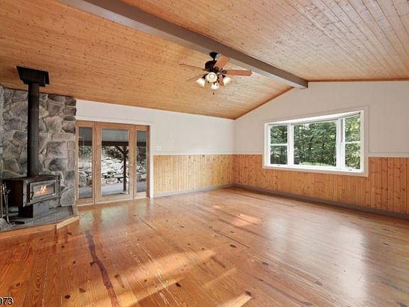 4th image of 12 Tall Timbers Dr