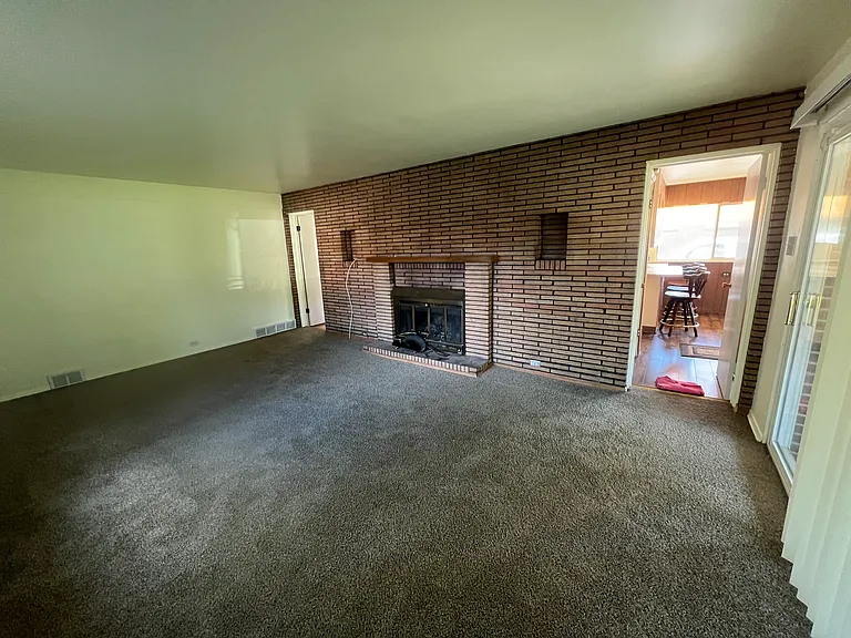 6875 W 32nd Pl — Photo 2