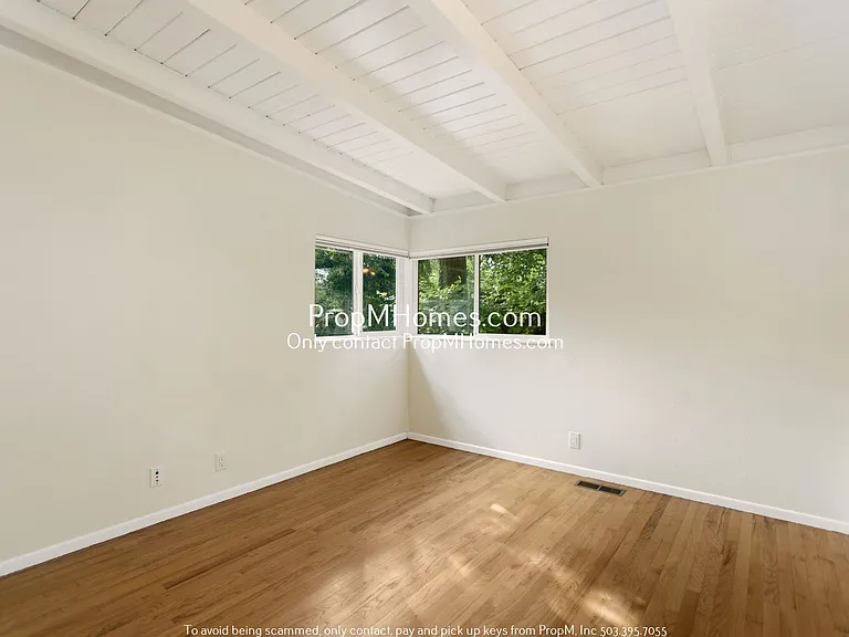 1885 SW Wellington Ave — Photo 11