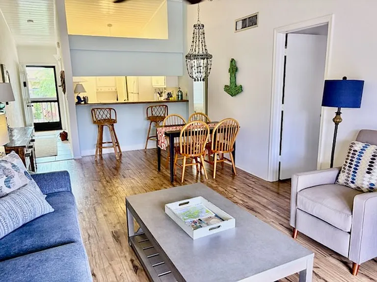 20 Greenbrier St #208 — Photo 5