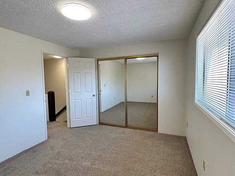 834 Homedale Rd — Photo 20