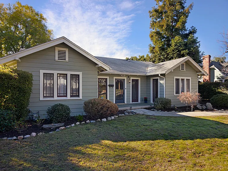1652 Paloma St — Photo 3