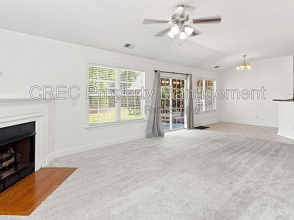 3rd image of 304 Carriage Wheel Rd
