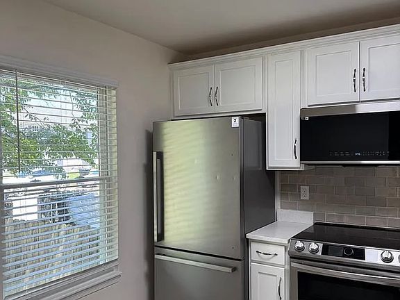 3rd image of 723 Hemlock St #1