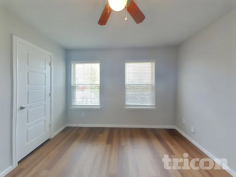1916 Elderberry St — Photo 11