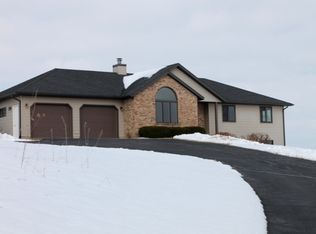 N7867 Valley View Rd, New Glarus, WI 53574