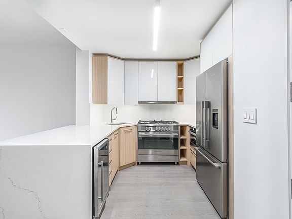 3rd image of 101 W End Ave APT 14HH