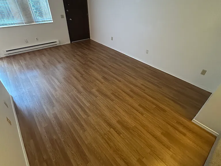 Newport Manor — Photo 17