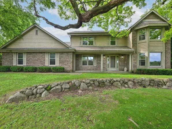 S61W24405 Red Wing DRIVE, Waukesha, WI 53189