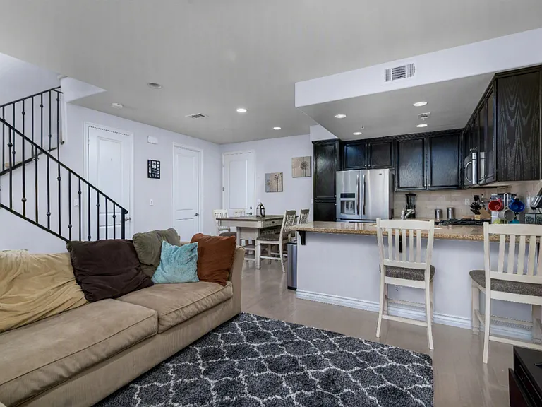 1190 Vista Canyon Ln — Photo 3