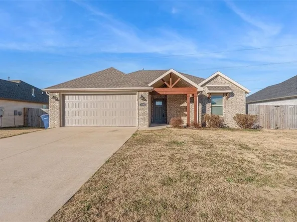 2101 E Endura Park Dr, Siloam Springs, AR 72761