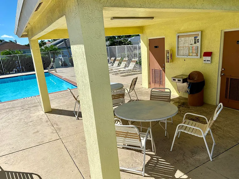 112 Sunset Blvd — Photo 17