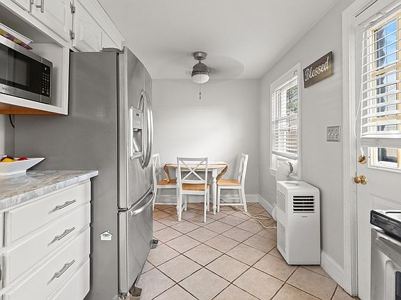 4th image of 27 Woodside St