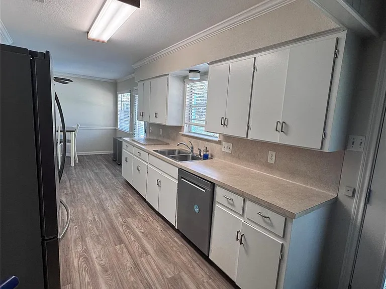 5904 Burlington Ct — Photo 20