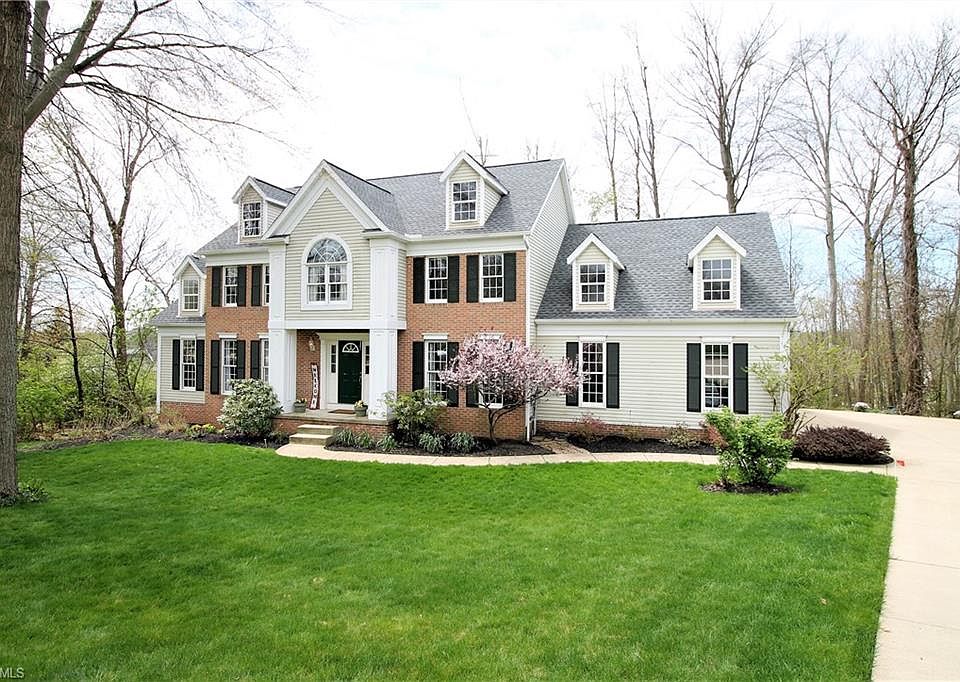 1st image of 906 Lawrence Dr