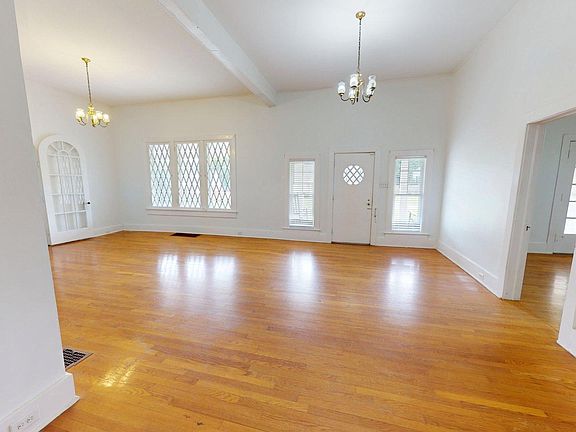 5th image of 1109 N Sampson Ave