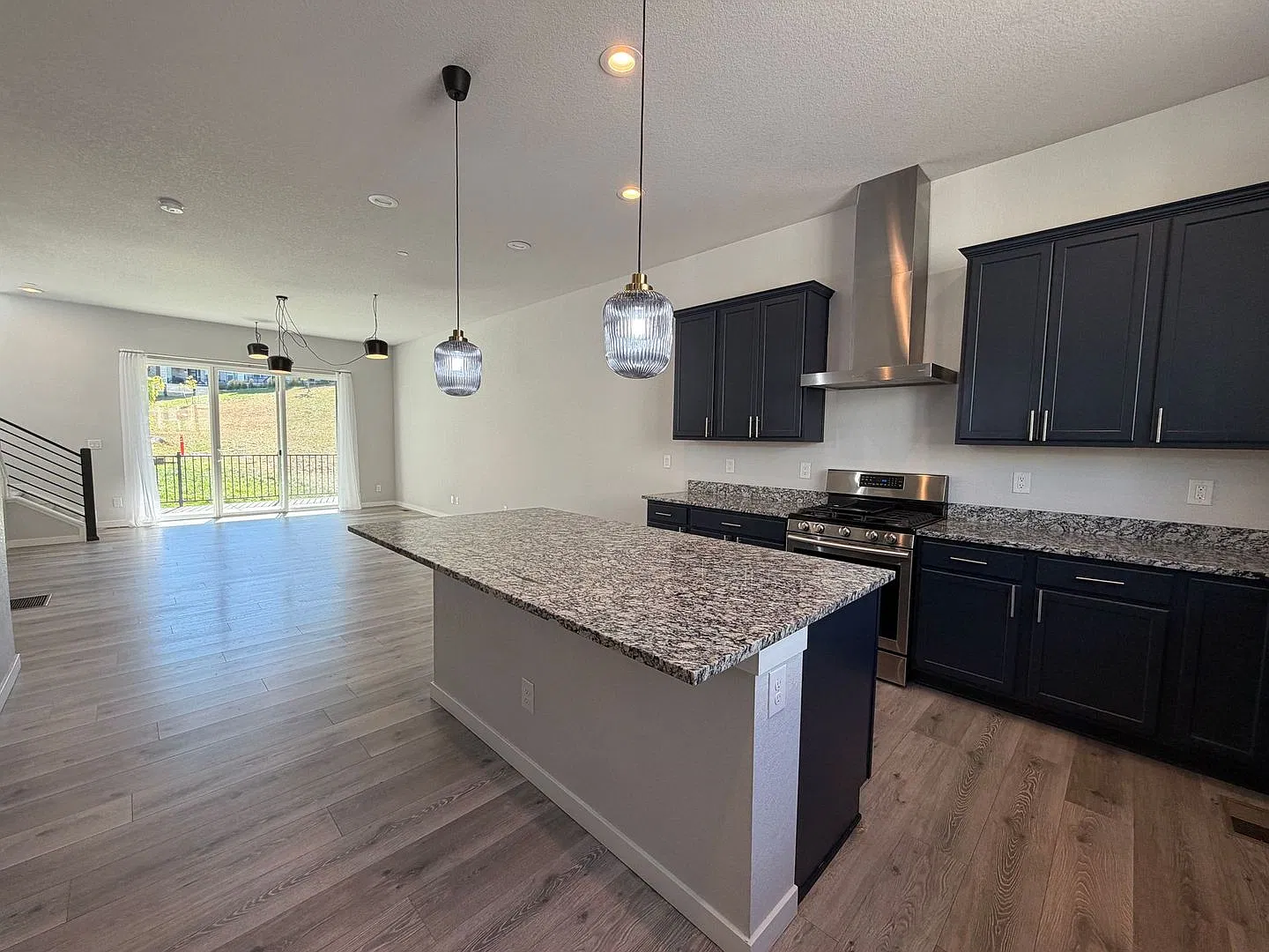 1000 Off 1st Month Rent Beautiful Modern 3BD/4BA Townhome in the Heart of Superior! — Photo 4