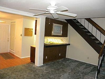 3rd image of 31 Bunker Hill Ln