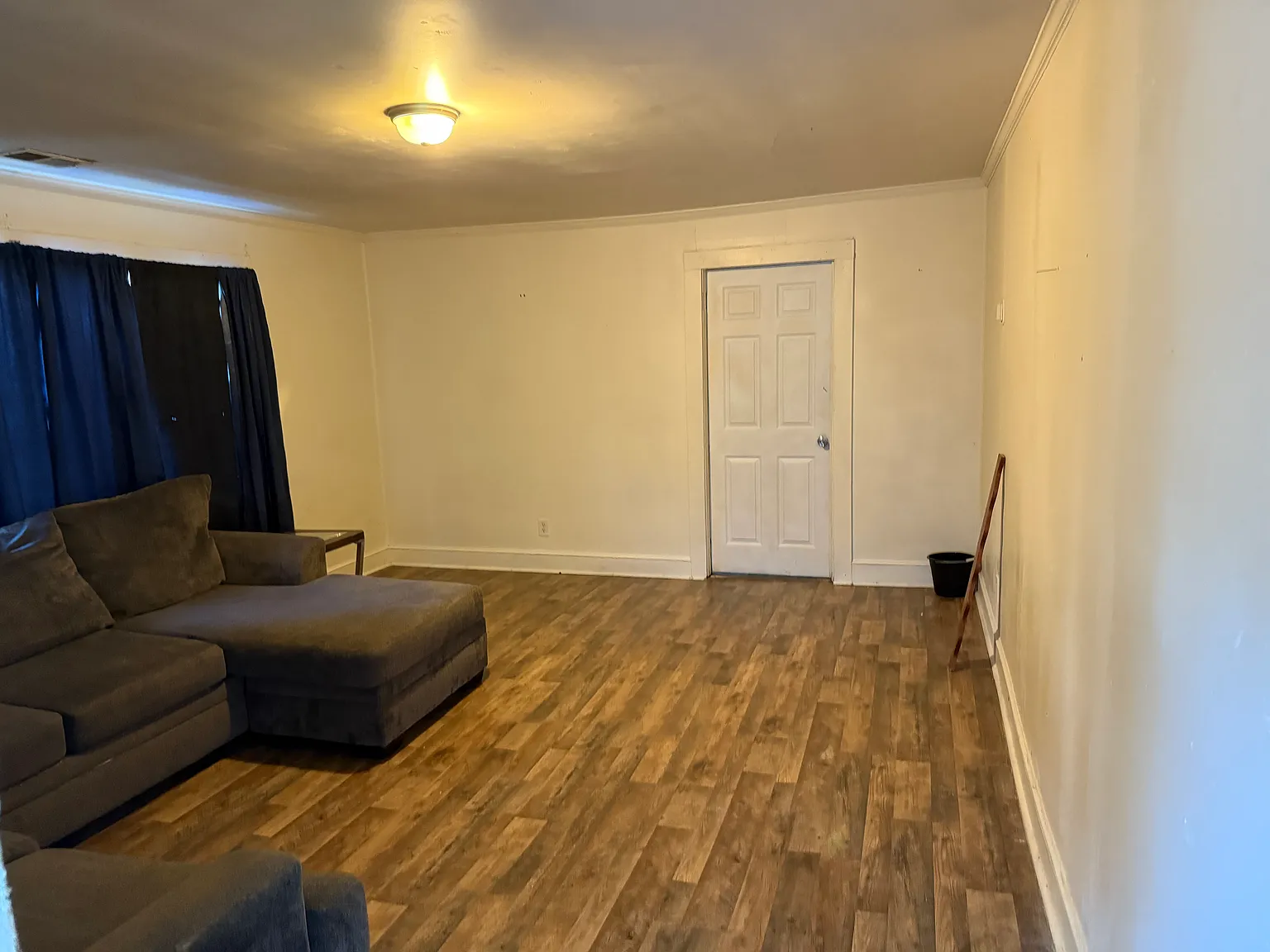 3 bed, 1000 sqft, $1,200 — Photo 2