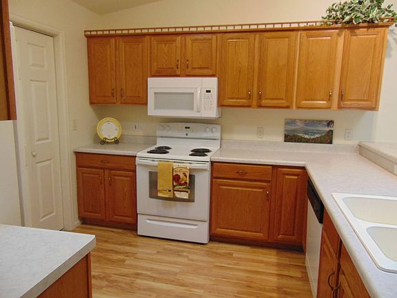 5th image of 810 Riley Ln