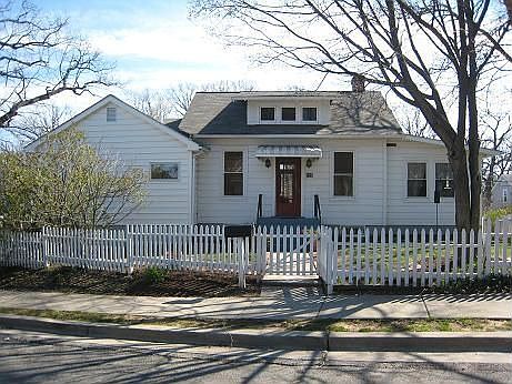 1st image of 225 Manor Cir