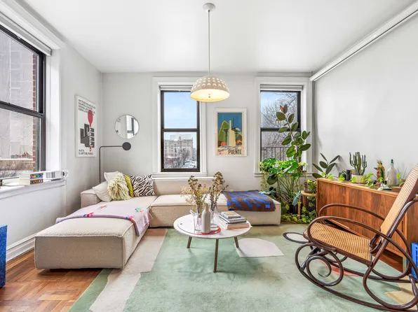 825 Walton Avenue image 1 of 8