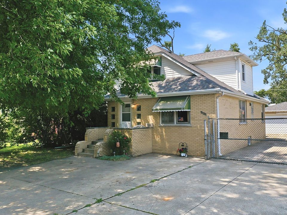 1st image of 7048 W 72nd Pl