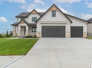 5417 N 205th St, Elkhorn, NE 68022