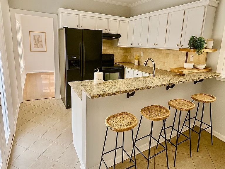 2218 Yancey Ave — Photo 2