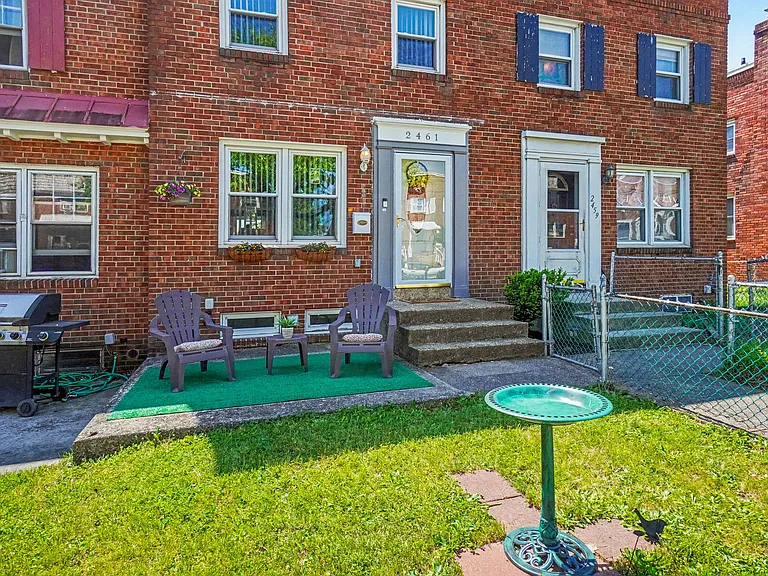 2461 Adrian St — Photo 24