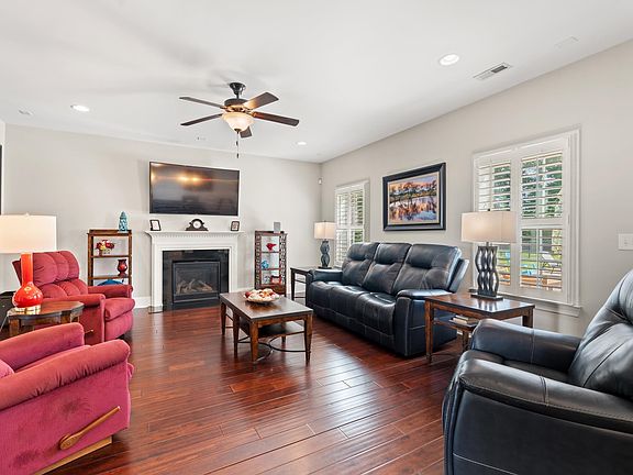 5th image of 701 Shell Point Ct.