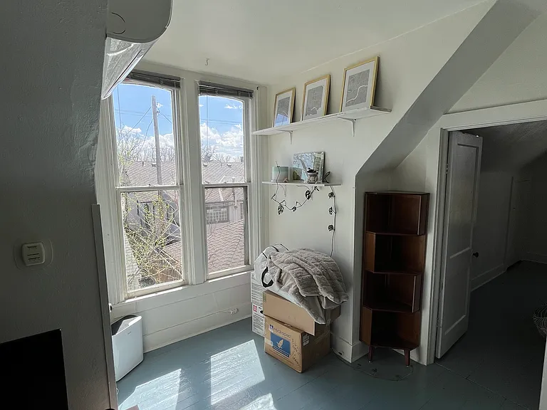 Bright living room, south facing windows, 2nd air conditioner