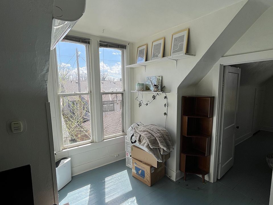 Bright living room, south facing windows, 2nd air conditioner