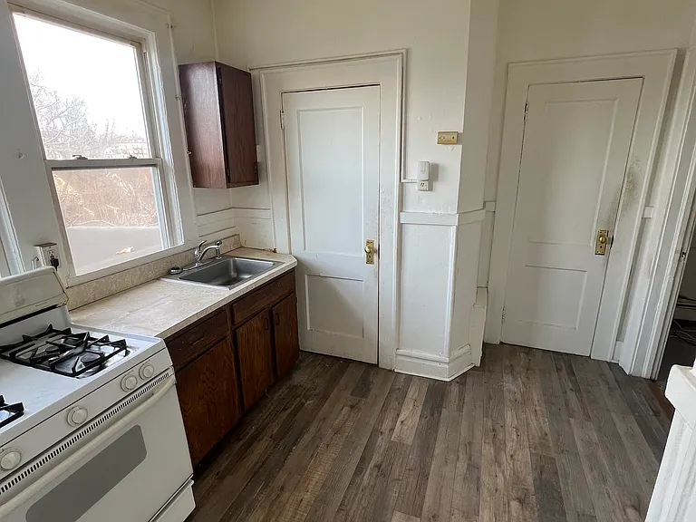 711 Stuyvesant Ave #3 — Photo 4