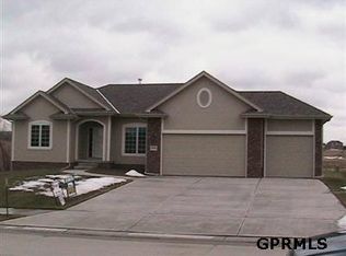15915 Craig St, Omaha, NE 68007
