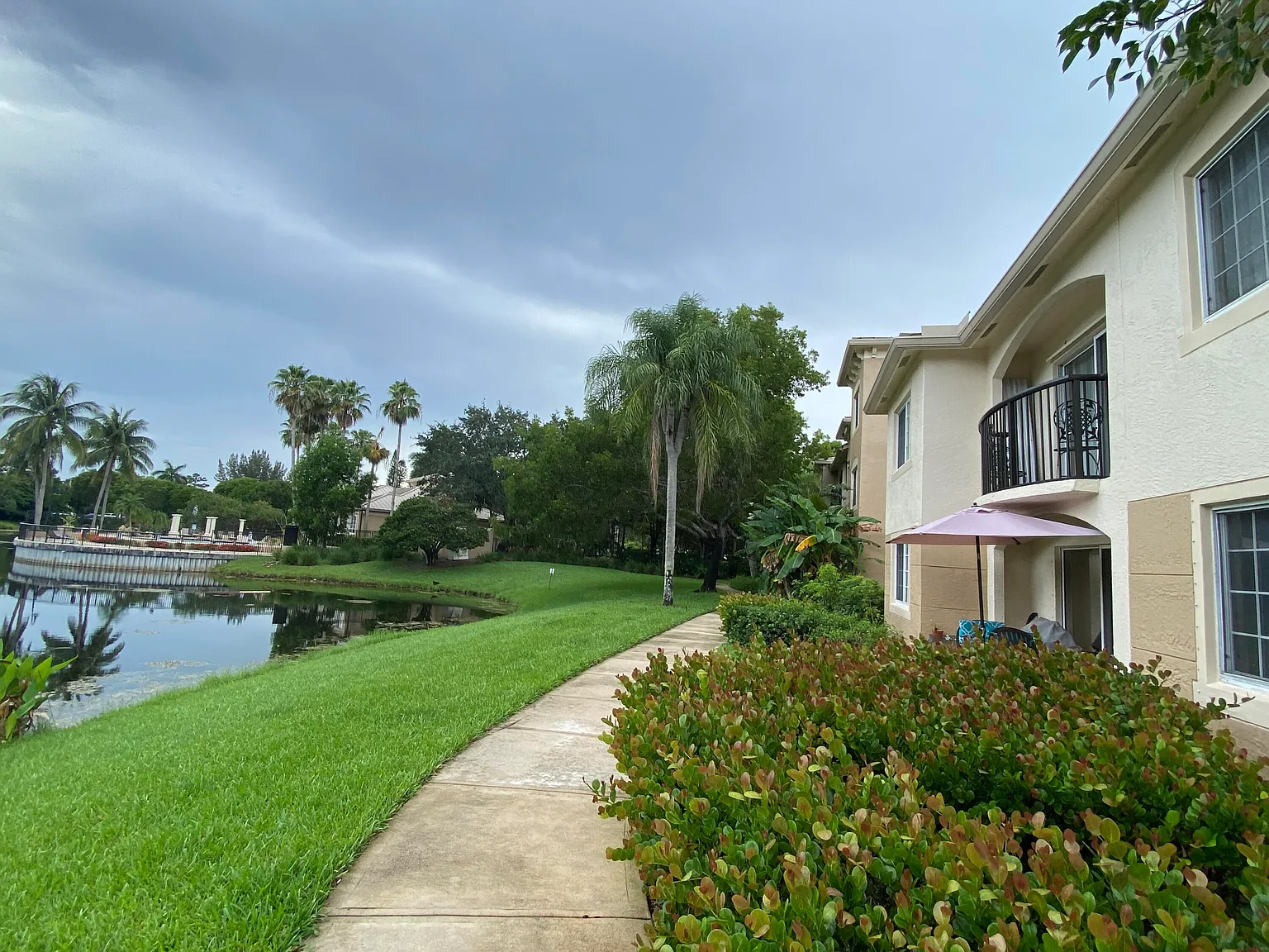 3 bed, 2.0 bath, 1200 sqft, $2,800 — Photo 2