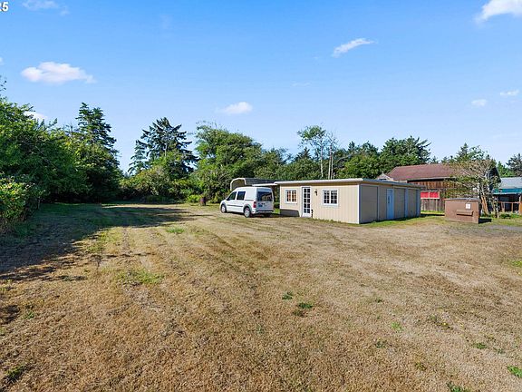 2nd image of 90828 Henderson Ln