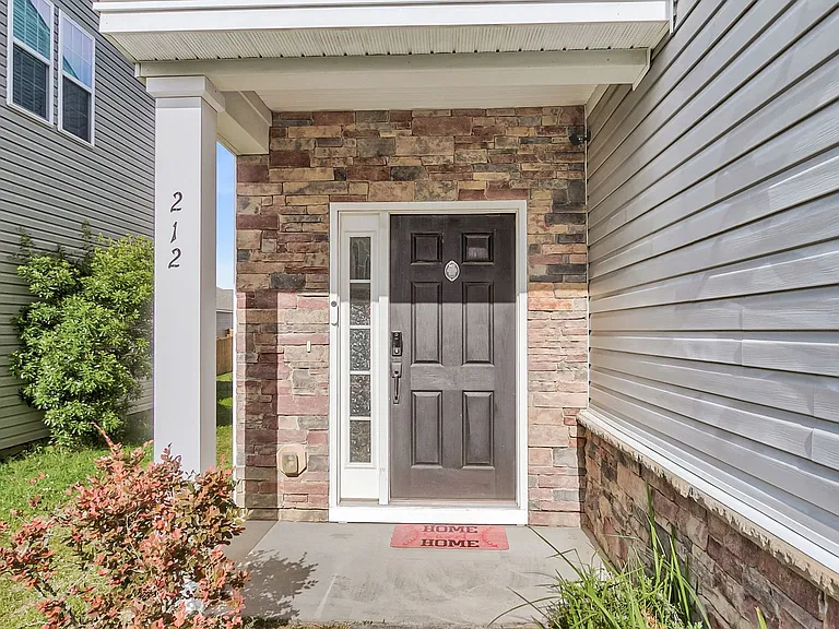 212 Longford Dr — Photo 5