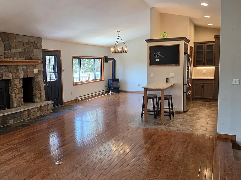 697 Northwestern Pl — Photo 10